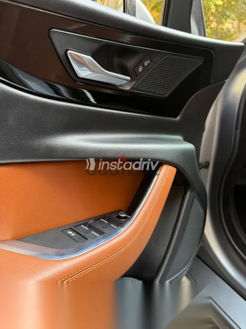 جاكوار XE 2020 أسود مستعملة للبيع - 9