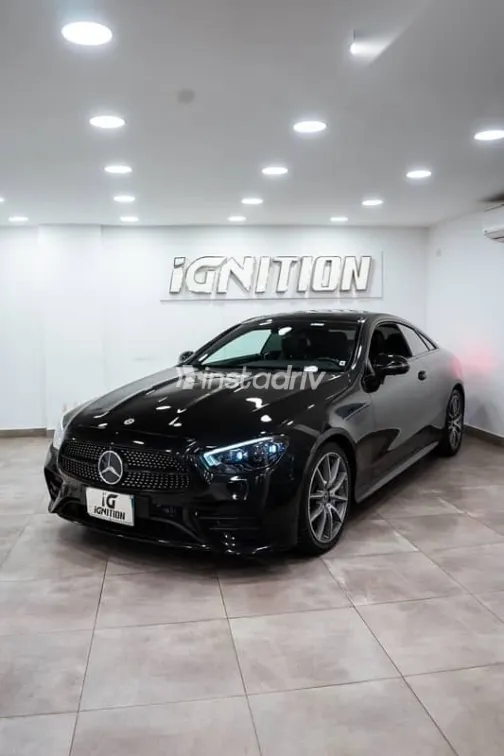 مرسيدس E 200 2021 أسود مستعملة للبيع - 1