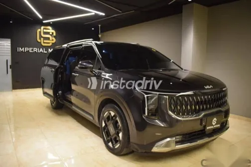 كيا كارنفال 2024 رمادي مستعملة للبيع - 3