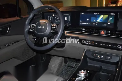 كيا كارنفال 2024 رمادي مستعملة للبيع - 5