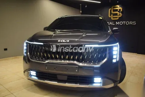 كيا كارنفال 2024 رمادي مستعملة للبيع - 6