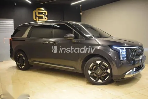 كيا كارنفال 2024 رمادي مستعملة للبيع - 9