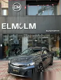 كيا اكسيد 2025 أسود مستعملة للبيع