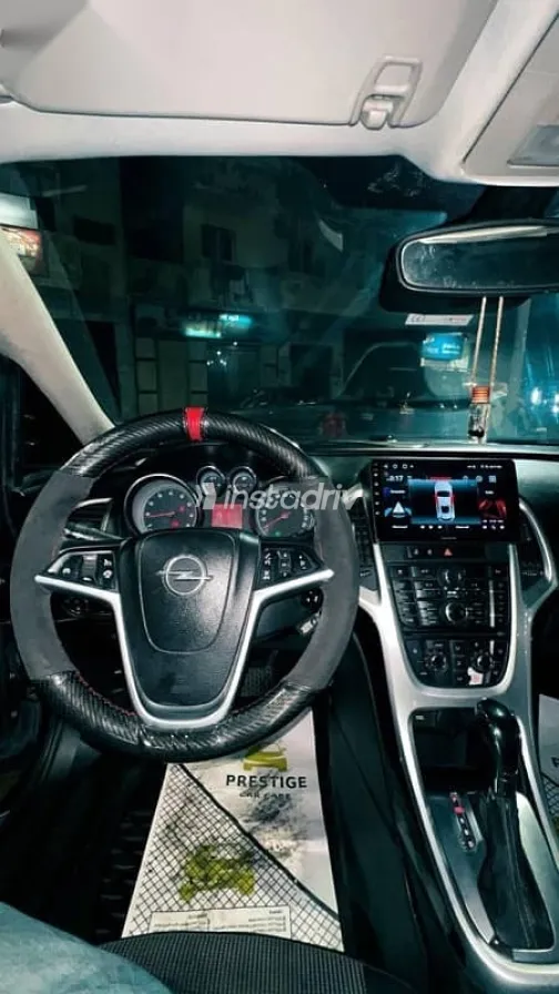 اوبل أسترا 2015 أسود مستعملة للبيع - 1