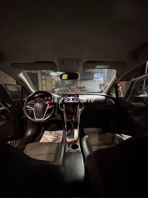 اوبل أسترا 2015 أسود مستعملة للبيع - 5