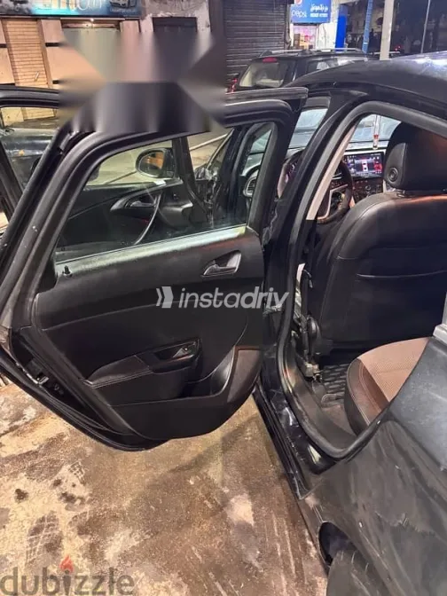 اوبل أسترا 2015 أسود مستعملة للبيع - 7