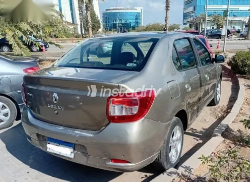 Renault Logan 2015 Gold Used for Sale - 5