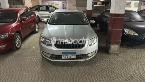 سكودا اوكتافيا A7 2015 أبيض مستعملة للبيع - 2