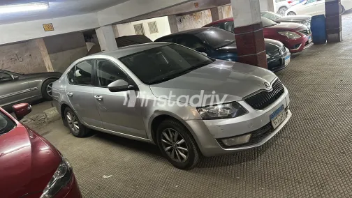 سكودا اوكتافيا A7 2015 أبيض مستعملة للبيع - 3