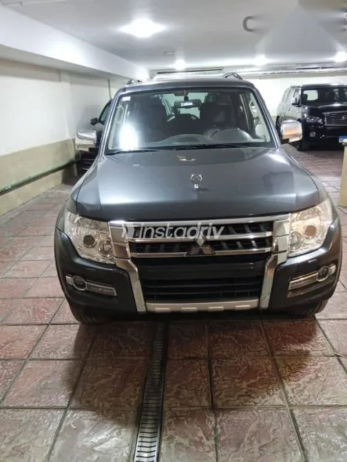 Mitsubishi Pajero 2020 Gray Used for Sale - 3
