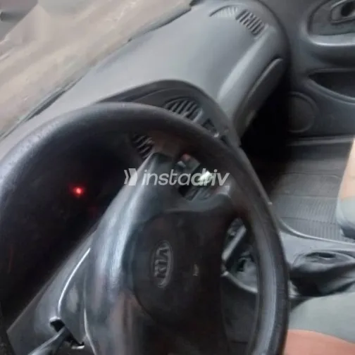 Kia Sephia 2000 Red Used for Sale - 3