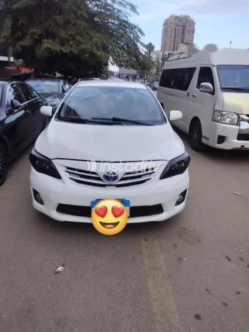 تويوتا كورولا 2012 أبيض مستعملة للبيع - 1