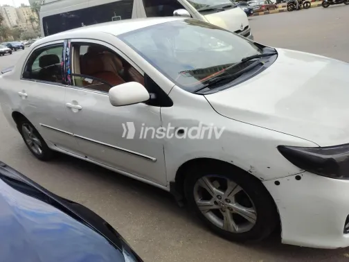 تويوتا كورولا 2012 أبيض مستعملة للبيع - 2