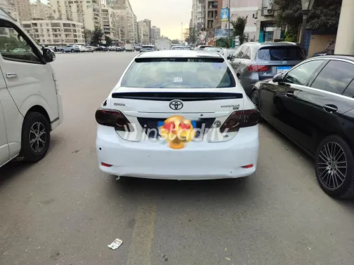 تويوتا كورولا 2012 أبيض مستعملة للبيع - 4