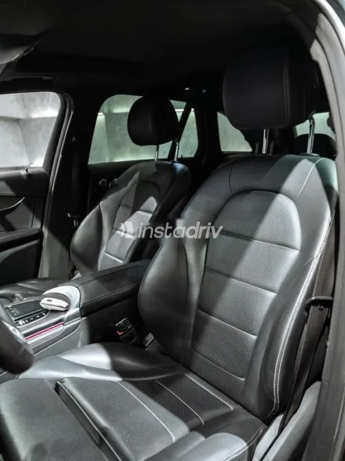 مرسيدس GLC 200 2020 أسود مستعملة للبيع - 2