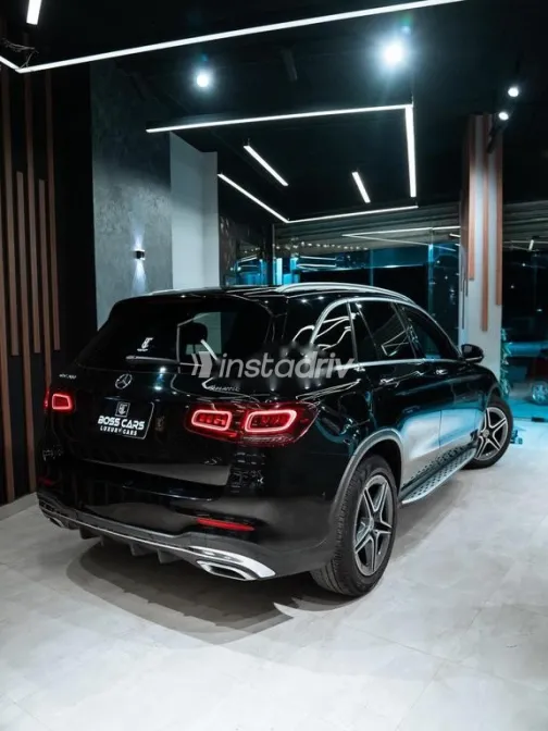 مرسيدس GLC 200 2020 أسود مستعملة للبيع - 5