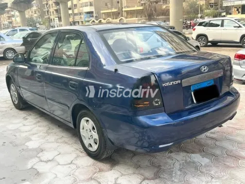 هيونداي فيرنا 2008 أزرق غامق مستعملة للبيع - 4