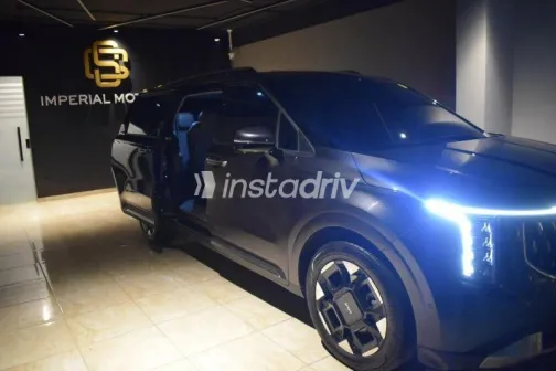 كيا كارنفال 2024 رمادي مستعملة للبيع - 5