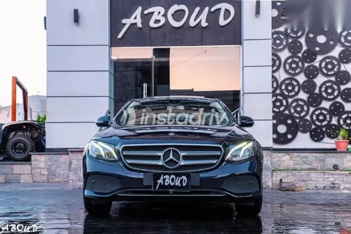 مرسيدس E 180 2019 أزرق غامق مستعملة للبيع - 2