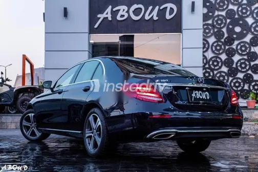 مرسيدس E 180 2019 أزرق غامق مستعملة للبيع - 3