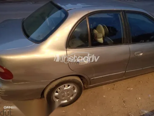 هيونداي اكسنت 1999 فضي مستعملة للبيع - 9