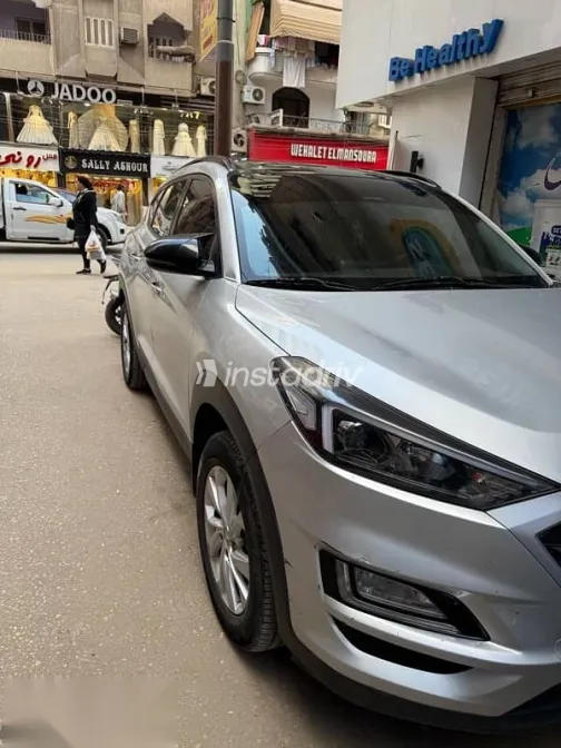 هيونداي توسان 2020 فضي مستعملة للبيع - 2