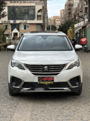 بيجو 5008 2019 أبيض مستعملة للبيع