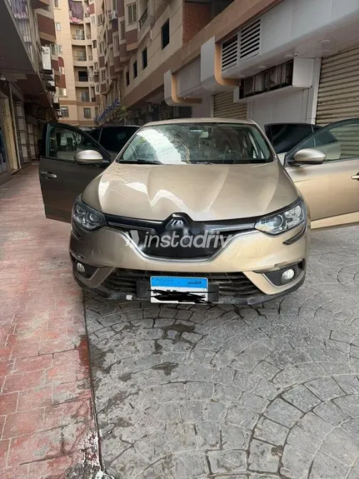 Renault Megane 2017 Gold Used for Sale - 1