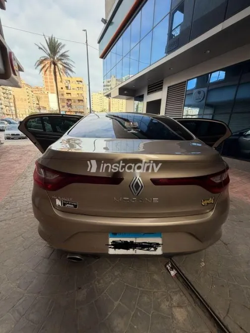 Renault Megane 2017 Gold Used for Sale - 2