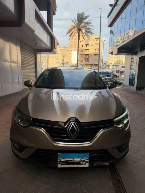 Renault Megane 2017 Gold Used for Sale - 3