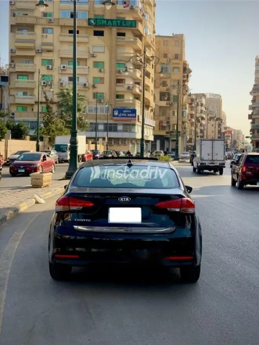 كيا سيراتو 2018 أبيض مستعملة للبيع - 3