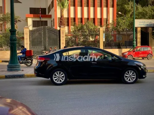 كيا سيراتو 2018 أبيض مستعملة للبيع - 4