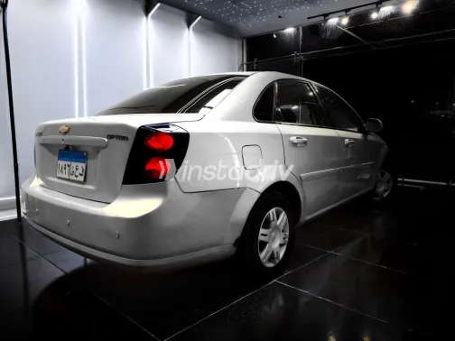 شيفروليه أوبترا 2009 فضي مستعملة للبيع - 2