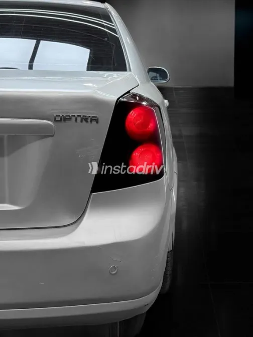 شيفروليه أوبترا 2009 فضي مستعملة للبيع - 4