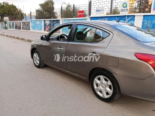 نيسان صنى 2017 أبيض مستعملة للبيع - 1