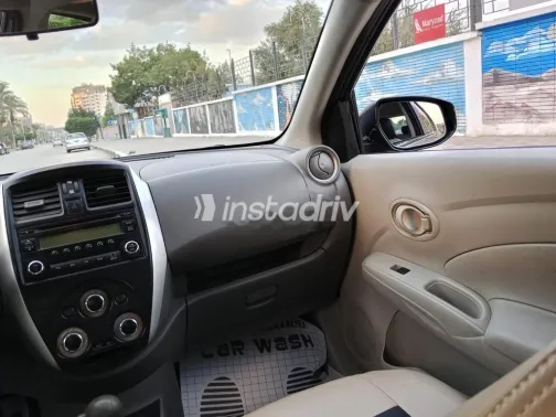 نيسان صنى 2017 أبيض مستعملة للبيع - 4