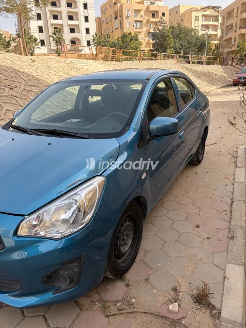 ميتسوبيشي اتراج 2015 أبيض مستعملة للبيع - 1