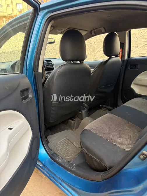 ميتسوبيشي اتراج 2015 أبيض مستعملة للبيع - 2