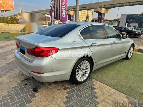 بي ام دبليو 520 2019 فضي مستعملة للبيع - 4