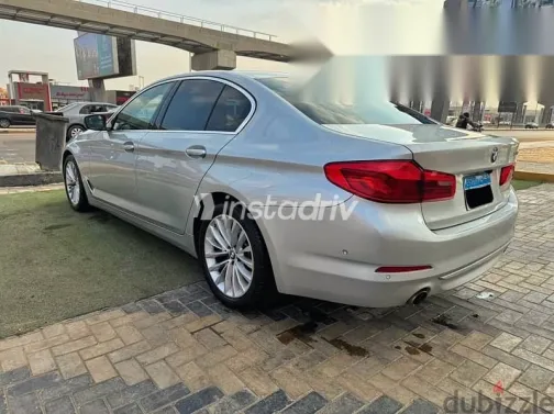 بي ام دبليو 520 2019 فضي مستعملة للبيع - 5