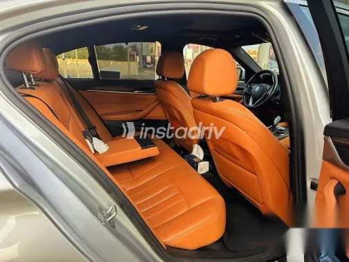 بي ام دبليو 520 2019 فضي مستعملة للبيع - 6