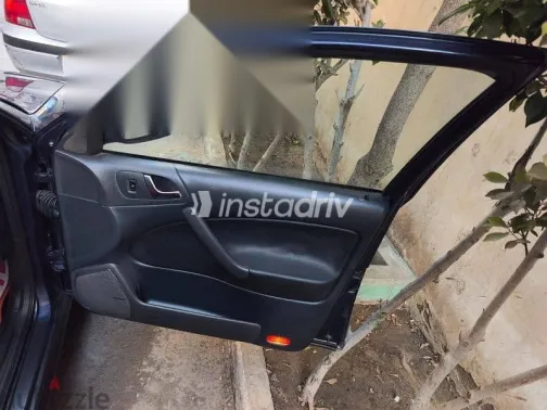 سكودا اوكتافيا 2003 أزرق غامق مستعملة للبيع - 8