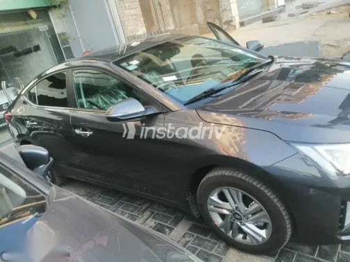 هيونداي إلنترا 2026 رمادي جديدة للبيع - 2