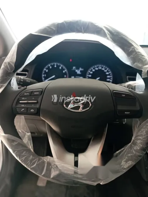 هيونداي إلنترا 2026 رمادي جديدة للبيع - 4