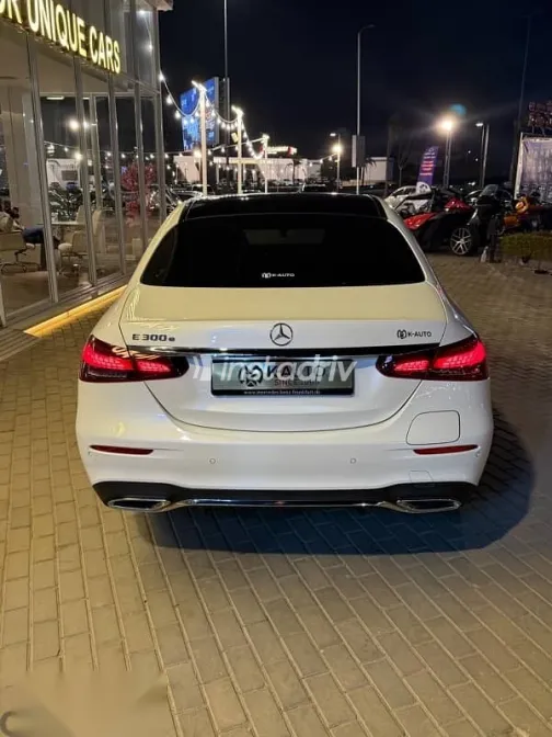 Mercedes E 300 2023 White Used for Sale - 4