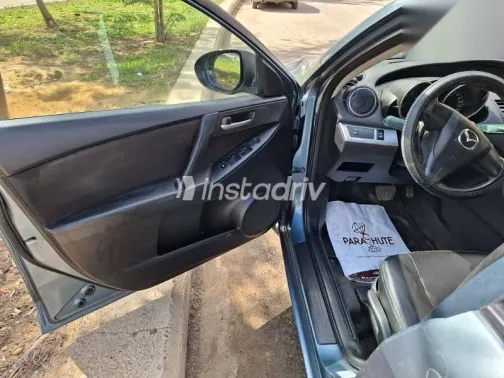 مازدا 3 2011 أزرق غامق مستعملة للبيع - 2