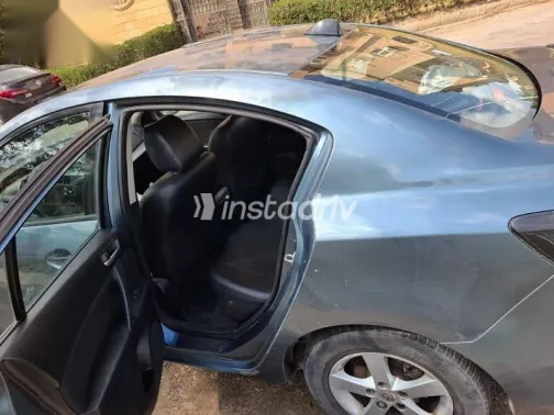 مازدا 3 2011 أزرق غامق مستعملة للبيع - 3