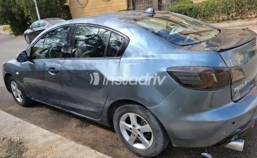 مازدا 3 2011 أزرق غامق مستعملة للبيع - 4