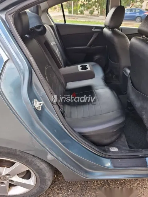 مازدا 3 2011 أزرق غامق مستعملة للبيع - 6