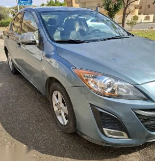 مازدا 3 2011 أزرق غامق مستعملة للبيع